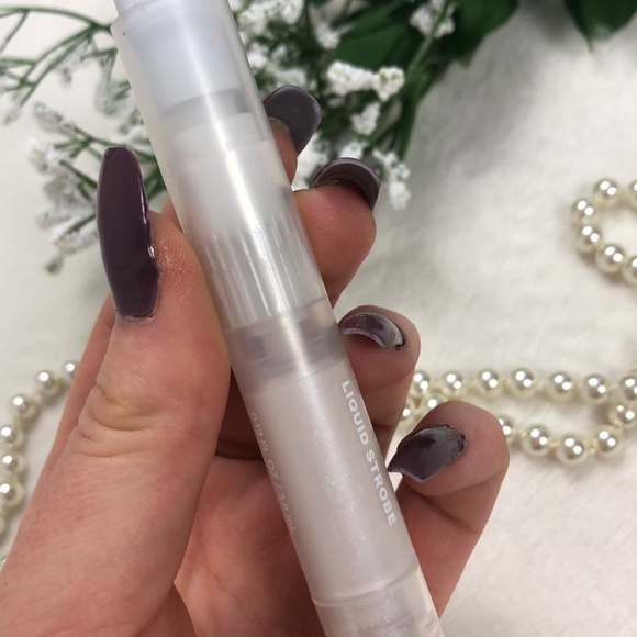 4/$10 | Milk Makeup Liquid Strobe in Ultraviolet - Picture 5 of 5